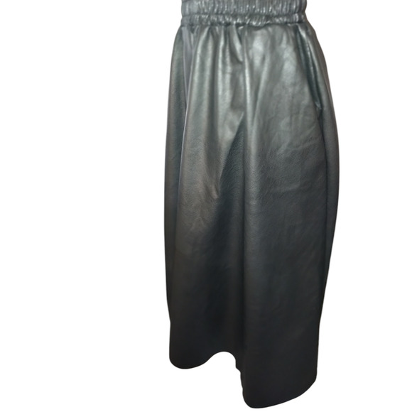Womens High rise Elastic Waist Pull-on Faux Leather Skirt Black Size Medium - Picture 7 of 9